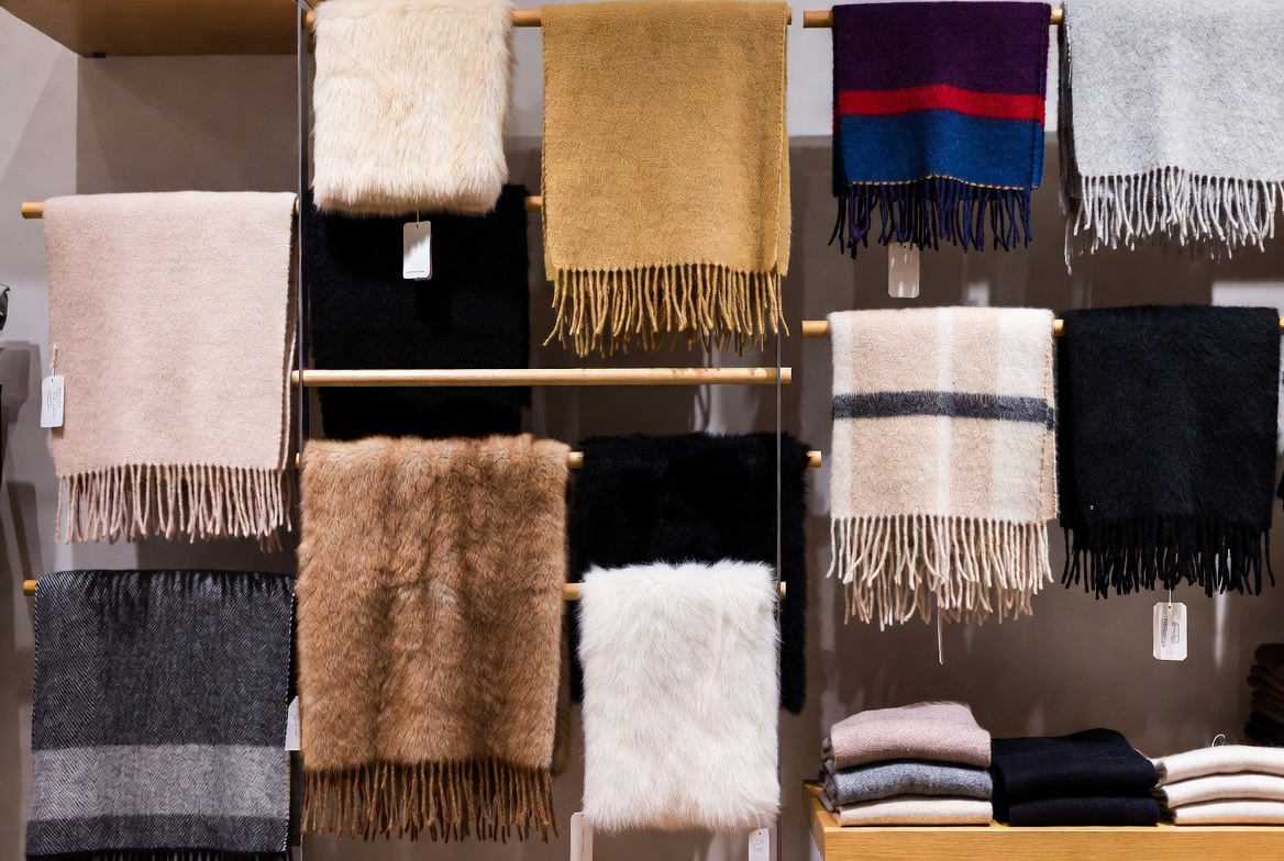 Pour avoir un grand choix d'étoles, rendez-vous sur acces-soirs.com